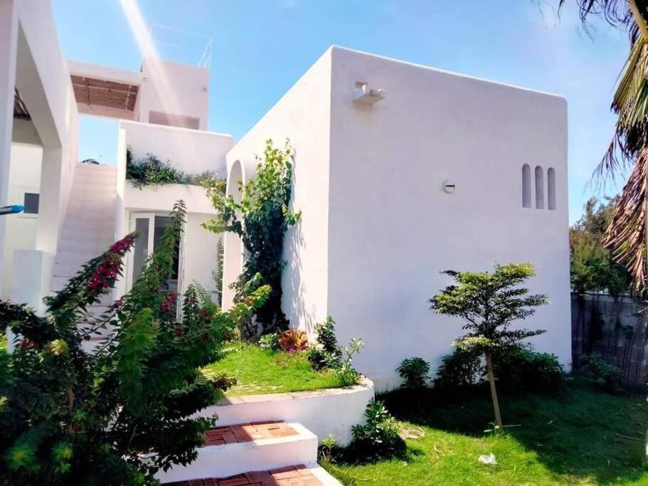Ho Lan Retreat, Villa Mat Bien Danh Cho 8 Nguoi. Pho Tri Exteriör bild